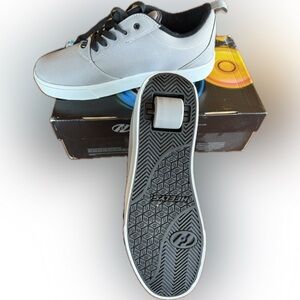 HEELYS PRO 20 skate shoe Mens size 11
NEW in box